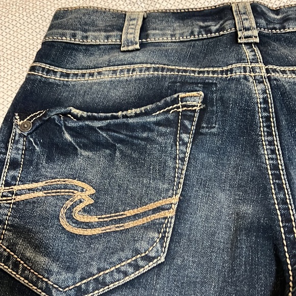 Silver Jeans ZAC Waist 32 Length 30 never worn for sale.  A relaxed fit jeans. - Picture 8 of 10